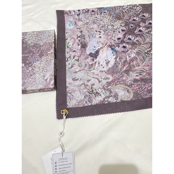 Buttonscarves The Ederra Viola