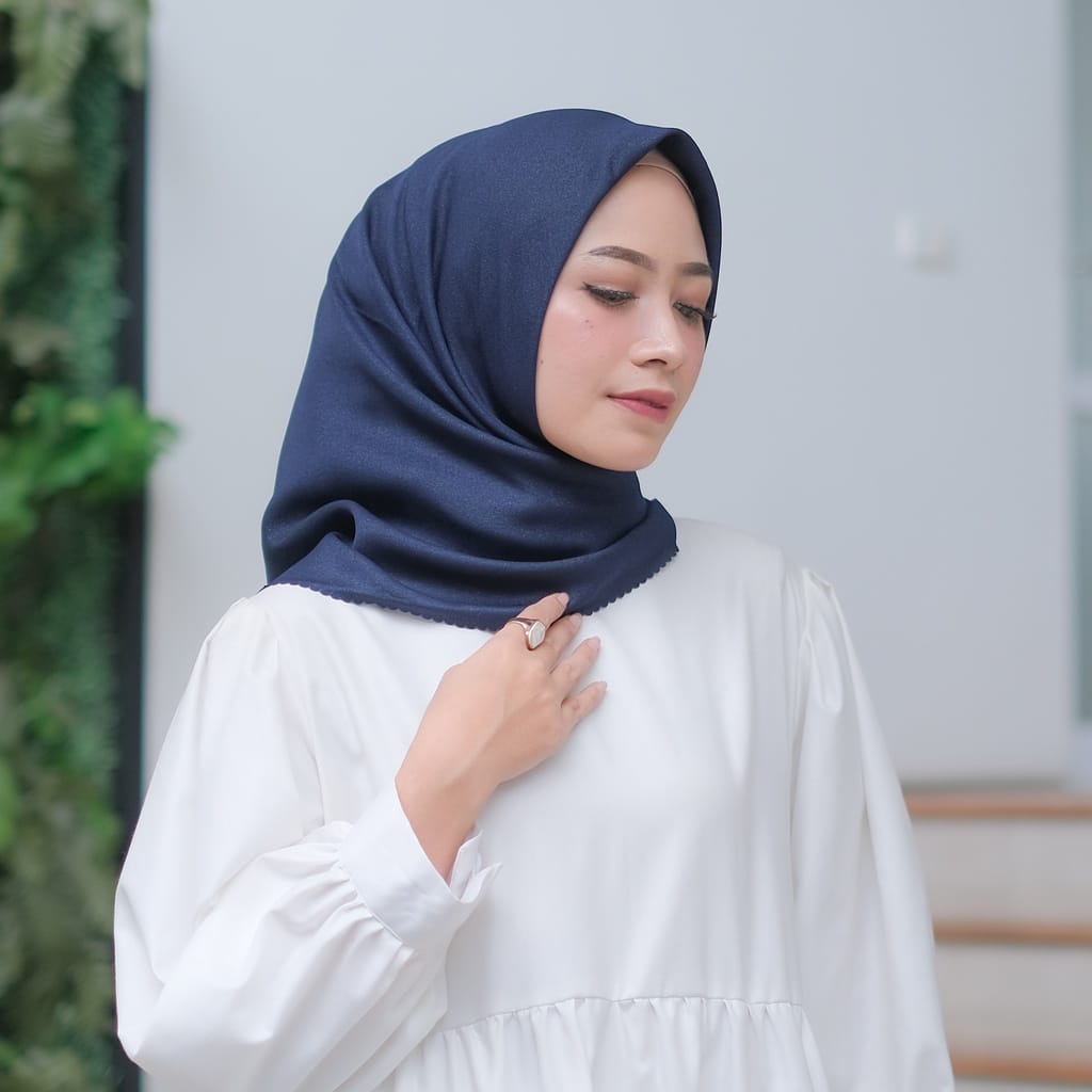 KERUDUNG SEGIEMPAT SHINAR GLAMOUR LASERCUT ANSANIA ORIGINAL HIJAB SEGI EMPAT NAYLA HIJA'B