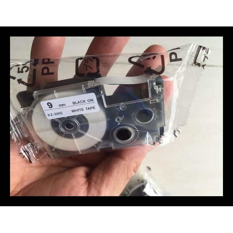 

DISKON KERTAS K LABEL PRINTER EZ LABEL 9 MM COMPATIBLE CASIO TAPE CARTRIDGE PAKET ALAT TULIS MURAH
