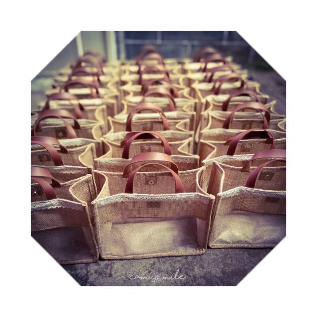 

Tas goni laminasi / tashampers / goodiebag / jute bag / laminated jute bag