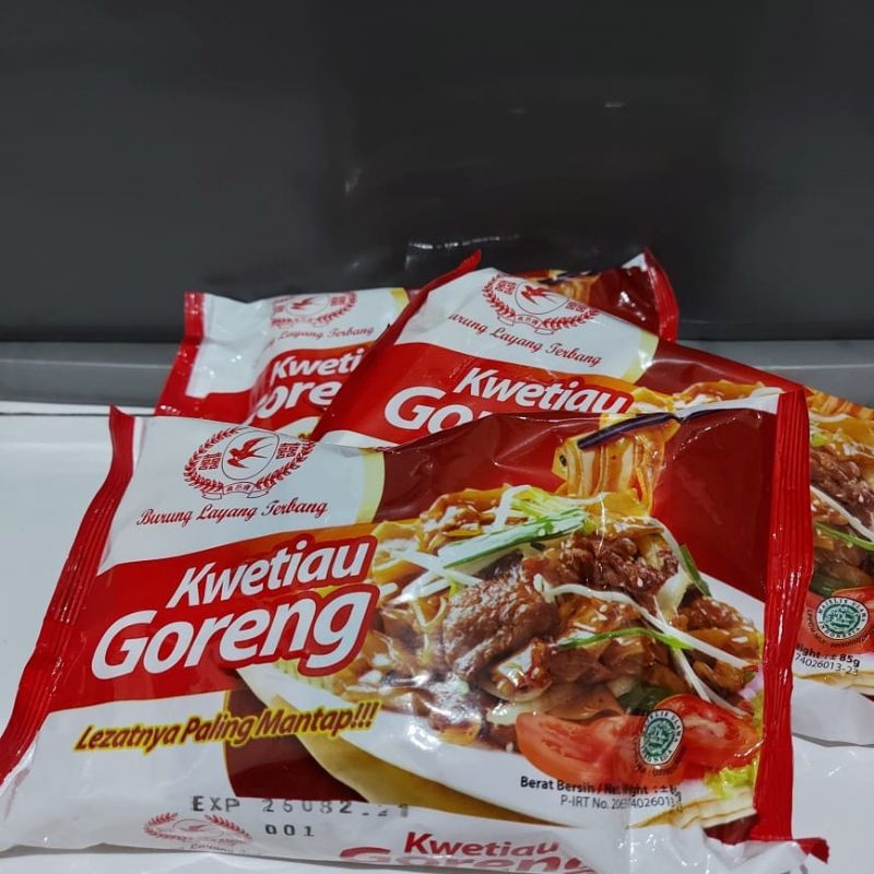 

Kwetiau Goreng Cap Burung Layang Terbang