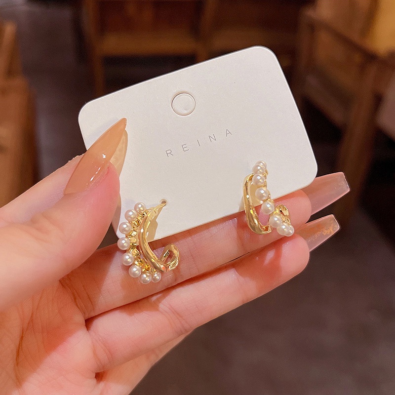 Anting Tusuk Asimetris Bahan Sterling silver 925 Aksen Mutiara Gaya Retro Untuk Wanita