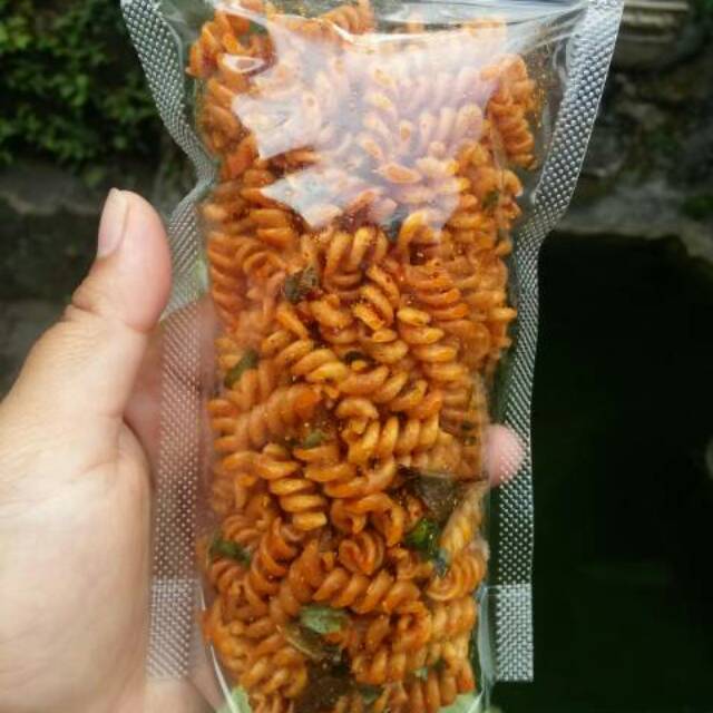 Makaroni ulir atau spiral aneka rasa 100 gr