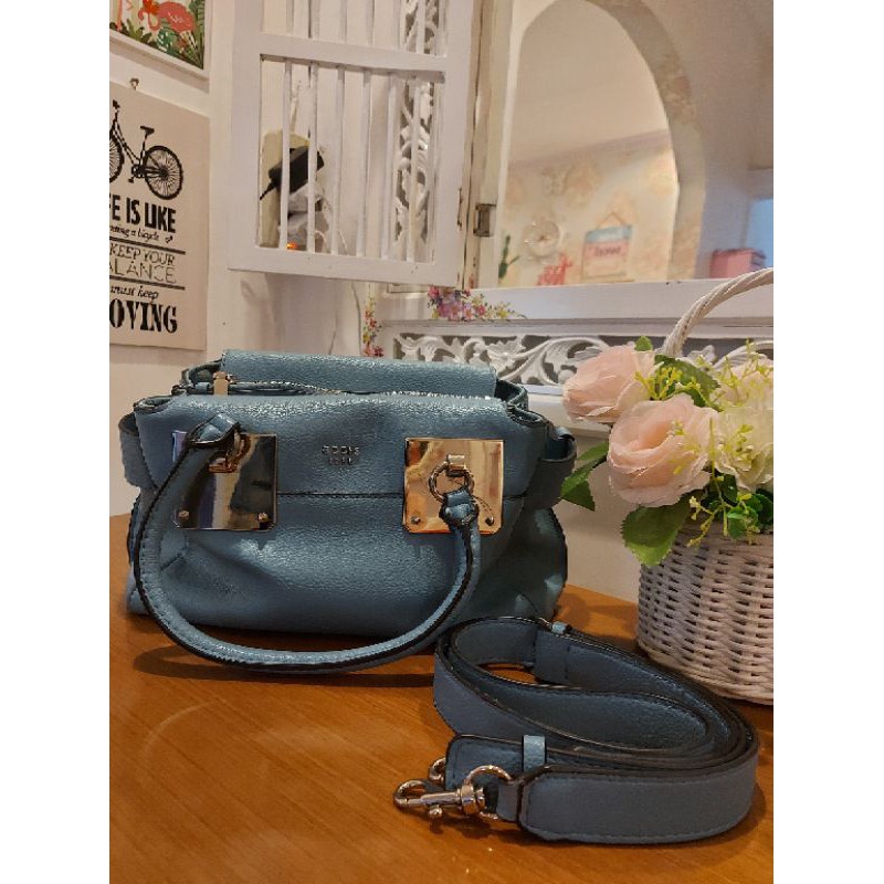 preloved tas GUESS authentic