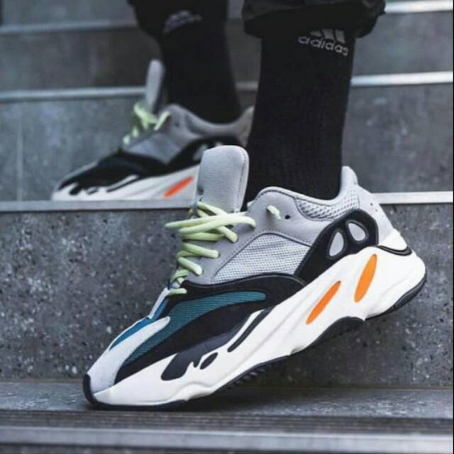 sepatu yeezy 700