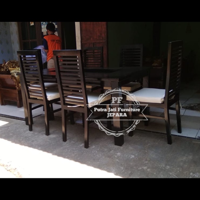 meja makan panjang kayu jati warna hitam kursi 6 + busa