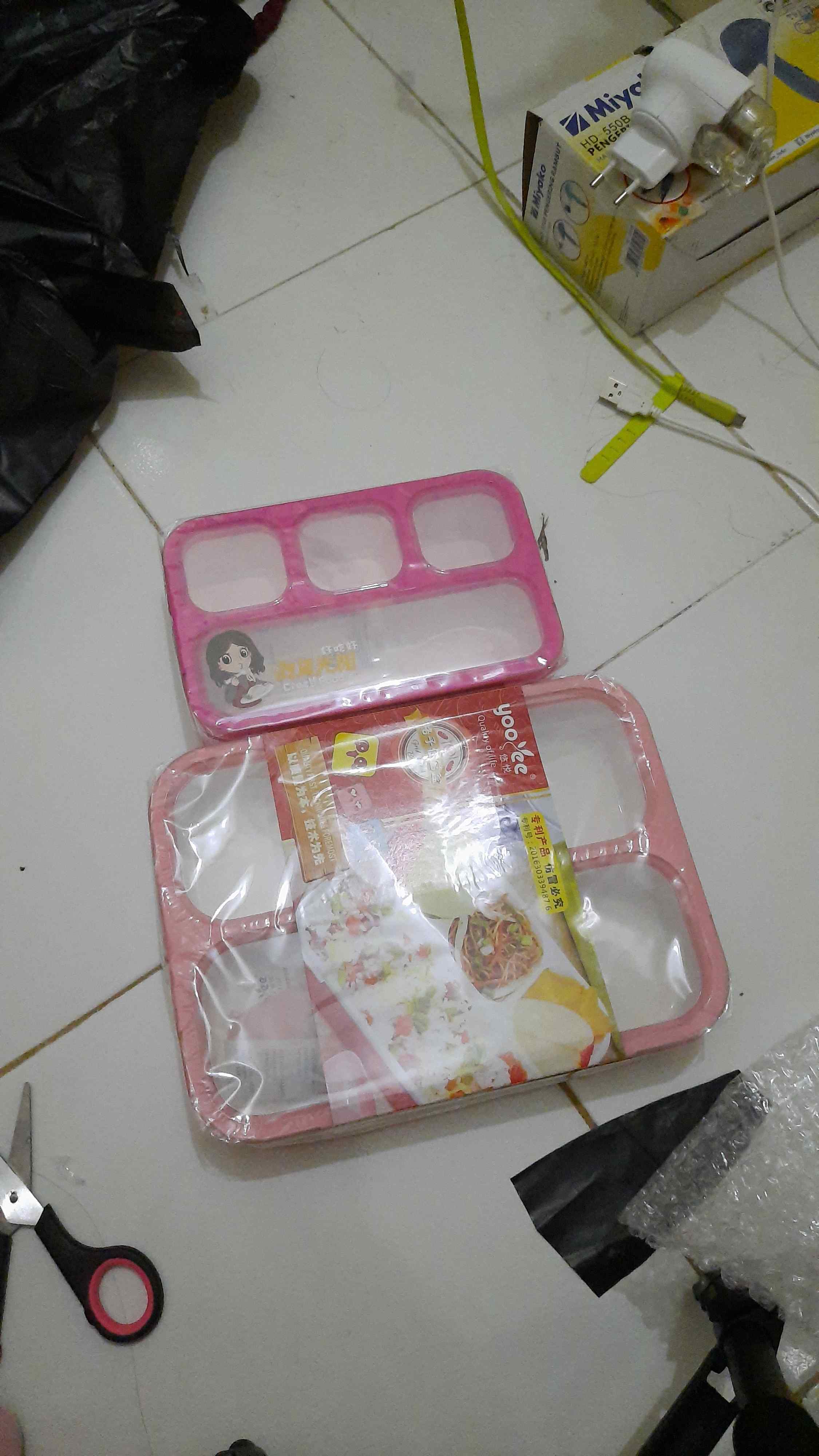 Lunch Box Kotak Makan Yooyee Grid 4 Sekat #578 Anti Tumpah