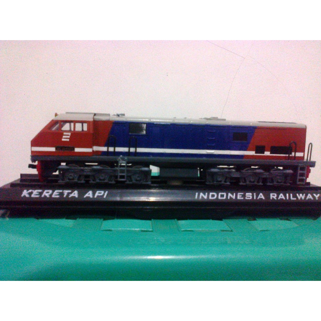 Miniatur Lokomotif CC 201 129 Logo Z Hidung miring R & B