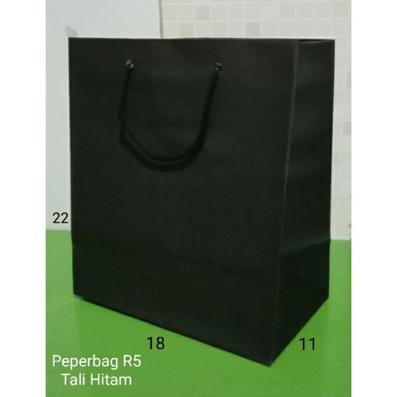 Paperbag / tas kertas R5 18x11x22 polos hitam