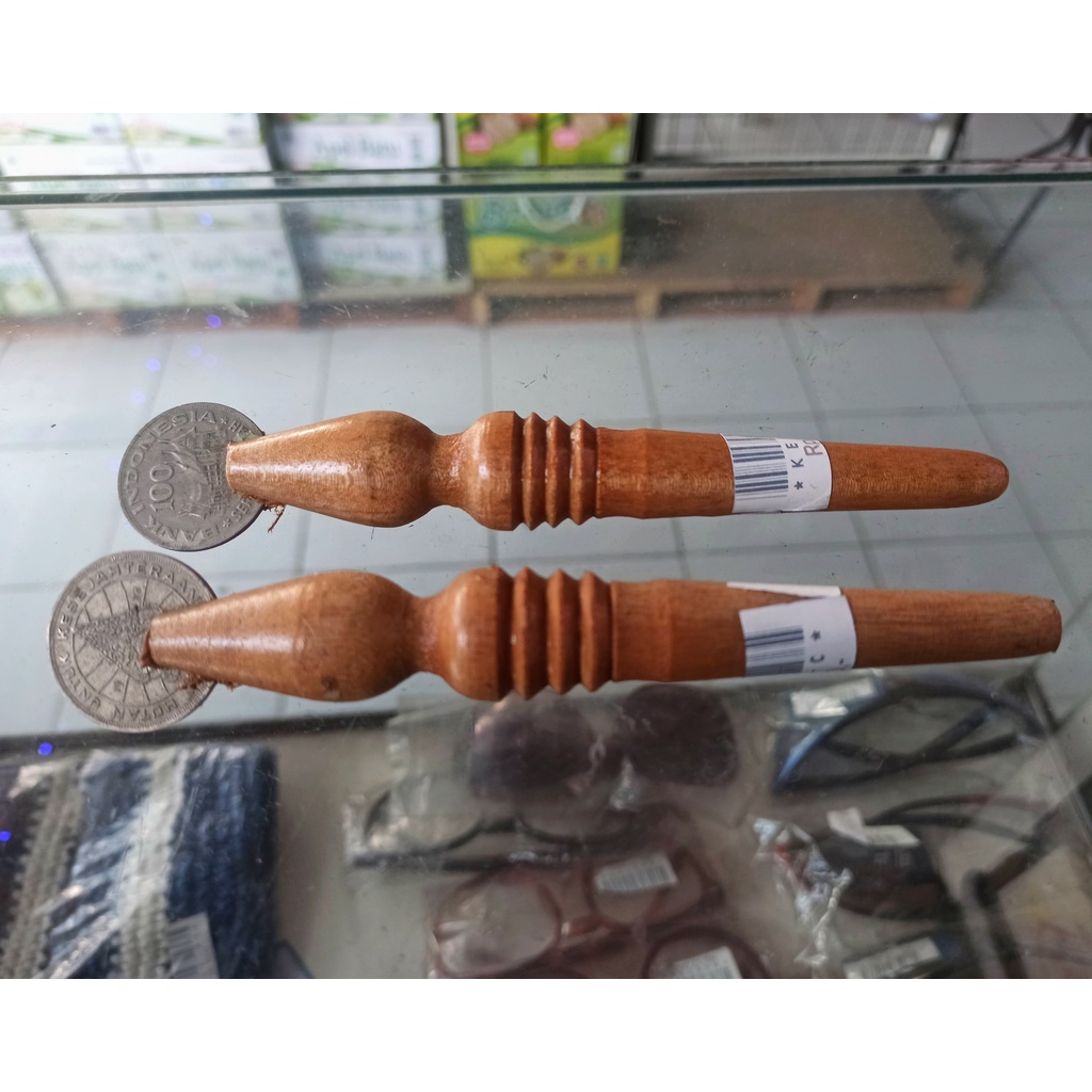 Alat Pijat tangan Kerokan koin uang kuno 100 seratus perak tipis - kayu sono oleh2 wisata kota batu 