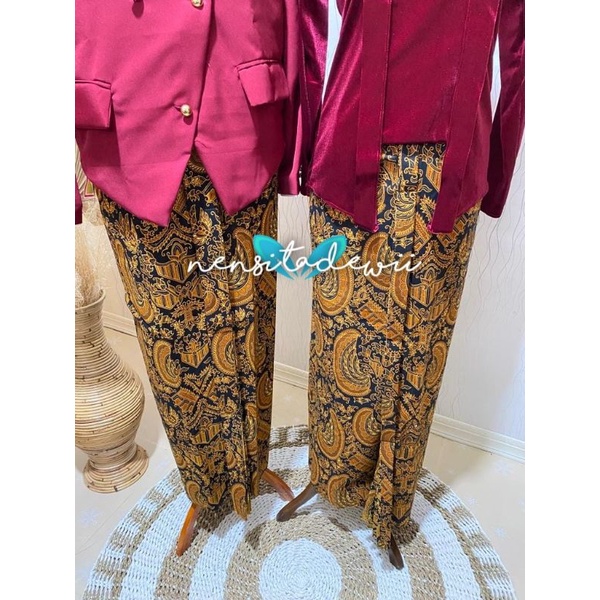[Nuansa Maroon] Sepasang Baju Adat Jawa - Solo / Motif Semenromo