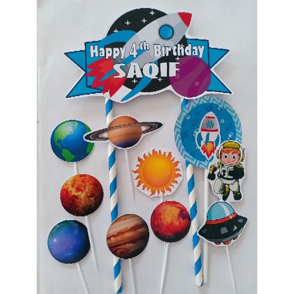 TOPPER CAKE - HIASAN KUE ULANG TAHUN GAMBAR ASTRONOT WITH GALAXY - PLANET BISA CUSTOM NAMA