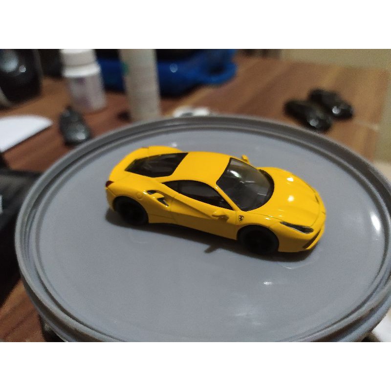 KYOSHO, FERRARI 488 GTB, YELLOW (SISA KOLEKSI)