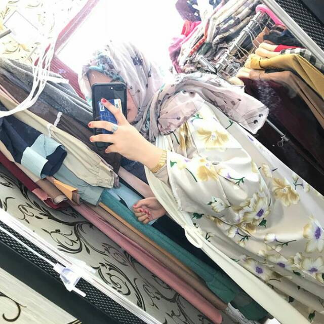 Abaya serut motif bunga