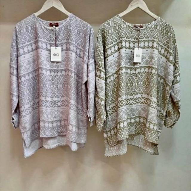 New Amiru Top Ria Miranda Dekade