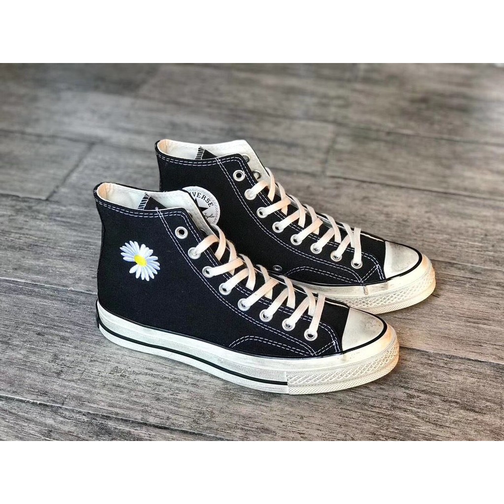 sepatu converse motif bunga