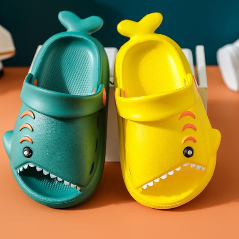 Sandal Baby Shark Anti Slip Sendal Karakter Anak Bayi Hiu Lucu Import Grosir –KSU.198396