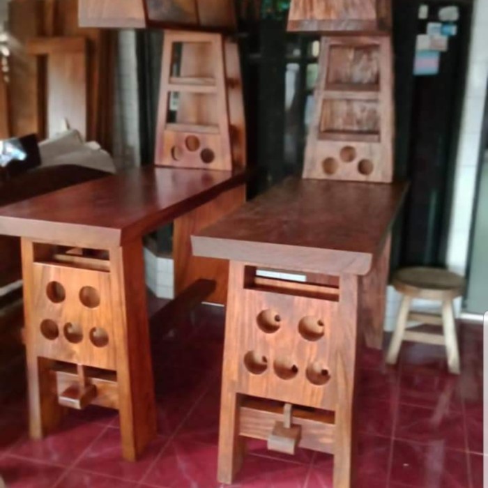 MEJA MINI BAR VINTAGE KAYU TREMBESI 4 KURSI FINISHING NATURAL