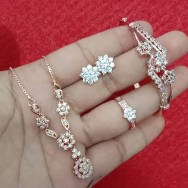 Set replika berlian medan cantik dan bagus mirip aslinya, bahan rhodium dan batu micro setting