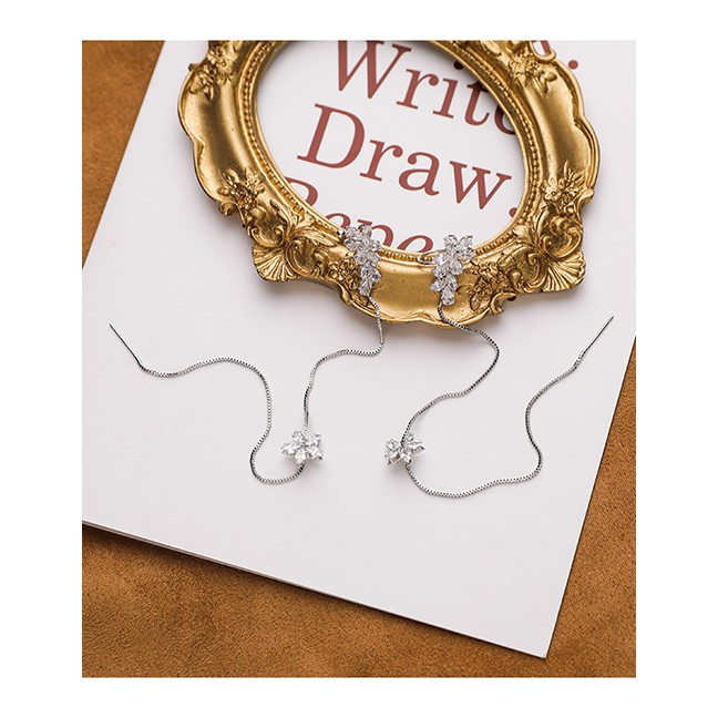 LRC Anting Tusuk dan Jepit Fashion Silver Diamond-studded Flower Tassel P22292