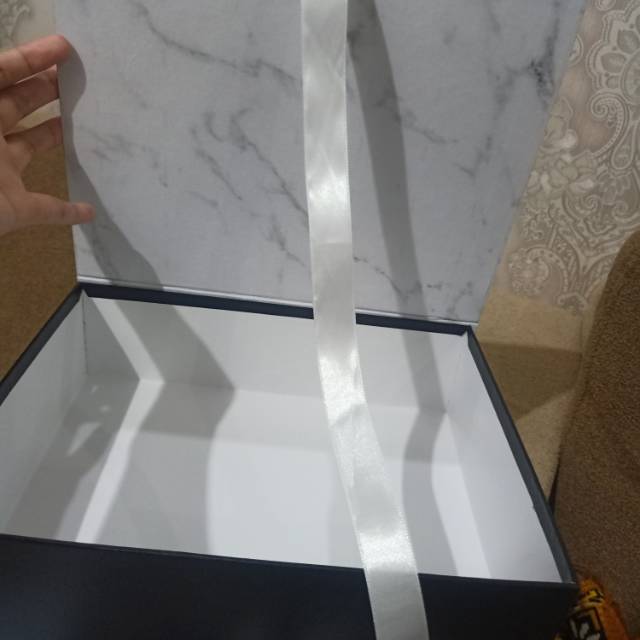 

Hardbox buku laminasi doff 25x25x10