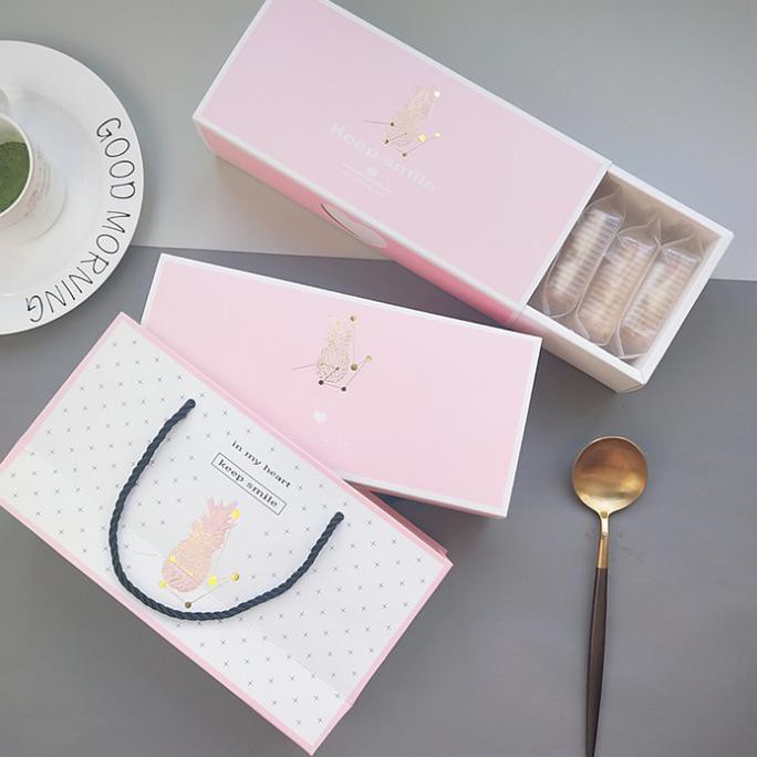 

Buruan Beli.. Nastar Taiwan Pineapple Pink Box + Paperbag Box Kue Nastar Import