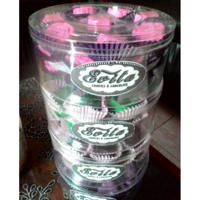 

Coklat isi kacang , kurma, corn flakes