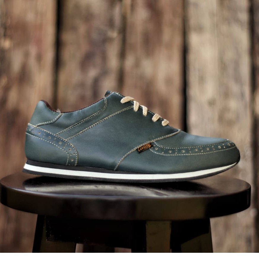 MOLK Sepatu Sneakers Casual Kulit Asli Olahraga Pria