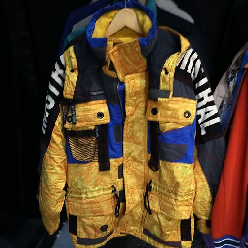 jaket gunung mistral