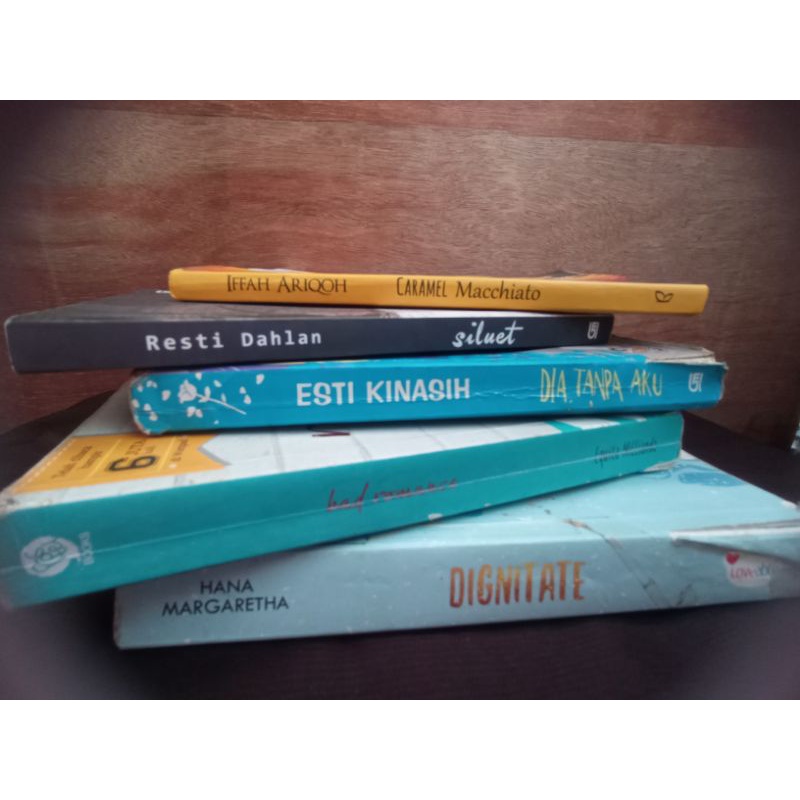 Preloved novel wattpad, novel gramedia. Novel bekas/second