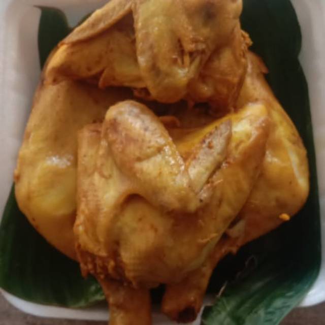 

Ayam ungkep bumbu bakar 1 ekor ( 2 dada , 2 paha)