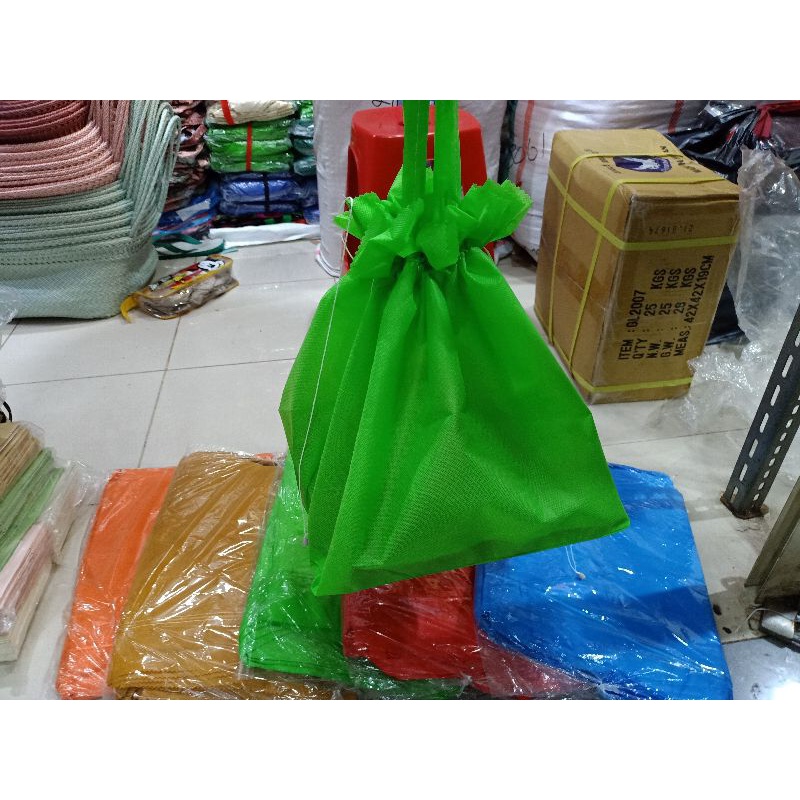 

tas serut buat nasi kotak 30 bahan tebal isi 12 pcs