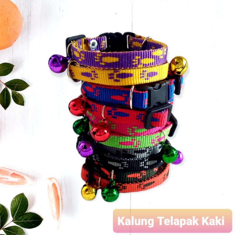 Kalung kucing Telapak Kaki lonceng 14mm warna bolak balik