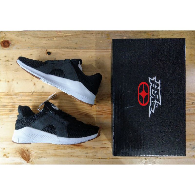 "No Fear" Arrow Sneakers Shoes