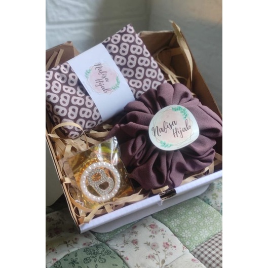 

Paket Hampers Lebaran free kartu ucapan
