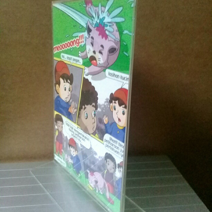 

akrilik display/akrilik tent card tempat brosur dan no meja A5