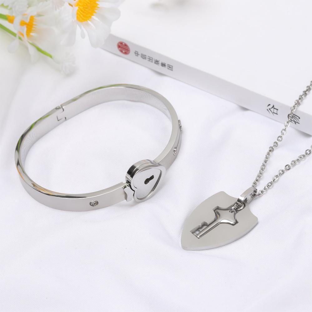 R-flower Concentric Lock Key Hadiah Pria Dan Wanita Perhiasan Kalung