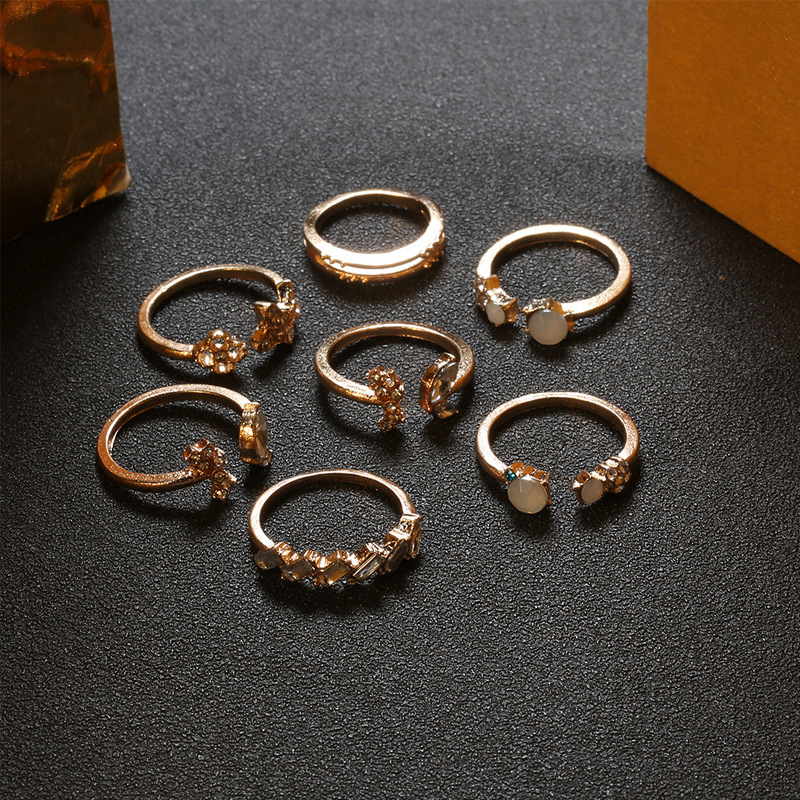 7pcs / set Cincin Wanita Desain Bunga Butterfly Hias Kristal / Berlian Gaya Korea / Retro Untuk Pernikahan / Hadiah