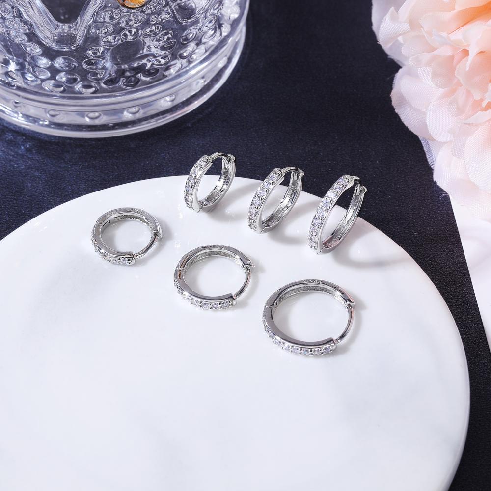 2 Pcs Anting Tindik Bentuk Lingkaran Kecil Bahan 925 Silver Aksen Kristal