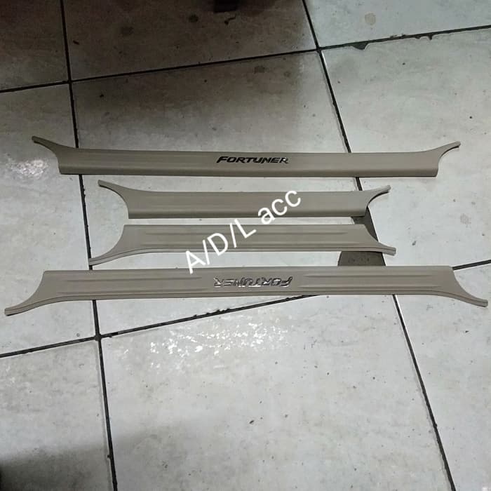 silplate sill plate samping pintu mobil toyota fortuner 2004 sampai 2015 CREAM 2014 2013 2012 2011 2010 2009 2008 2007 2006 2005