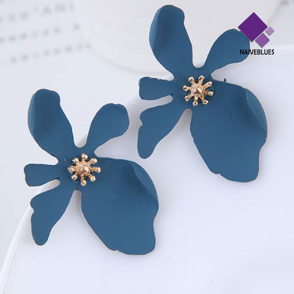 Anting Bentuk Bunga Daisy Bahan Metal Untuk Wanita