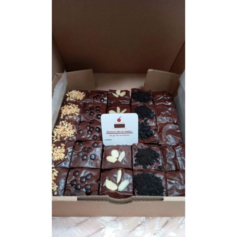 

Fudge Brownie by Mamira Cake and Cookies