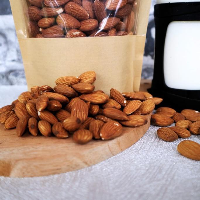 

almond panggang renyah varian 250gram