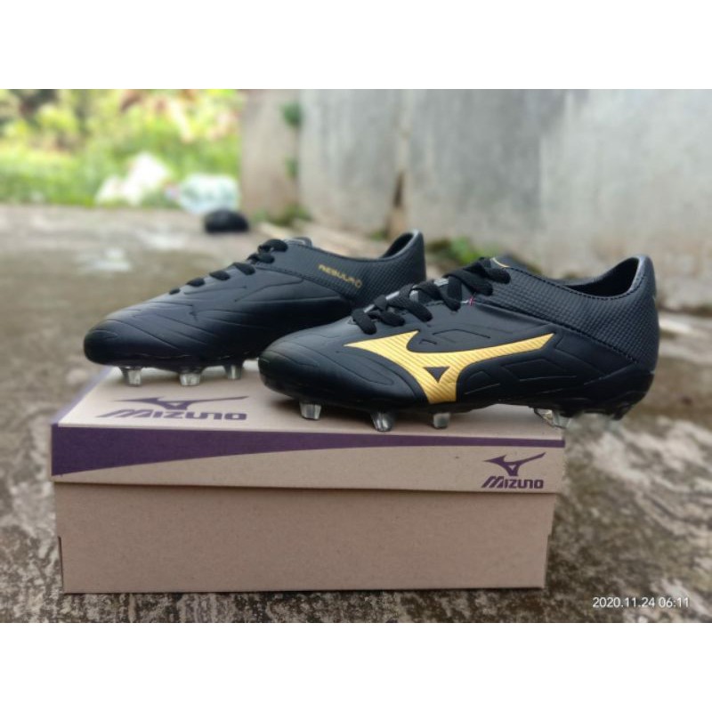 MIZUNO FOOTBALL SHOES