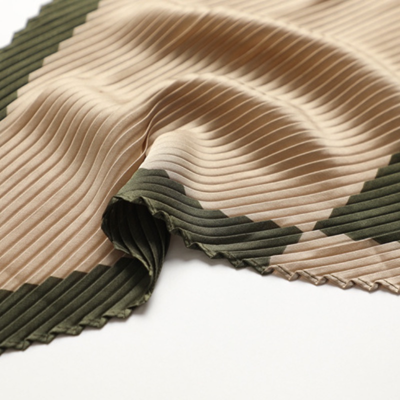 &quot;Jessie&quot; 70x70 cm Pleated Pleats Diagonal Scarf, Scarf Leher, Scarf Tas, High Grade Silk Immitation