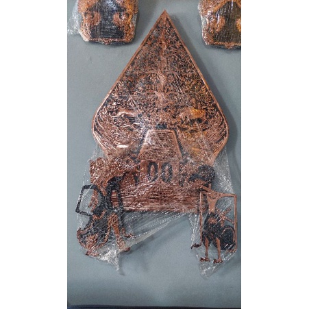 gunungan wayang tembaga