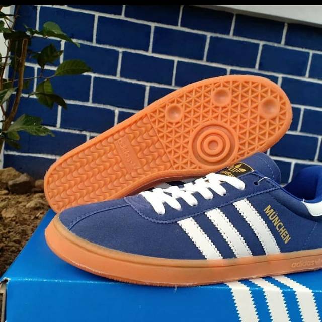 Adidas Munchen biru list putih