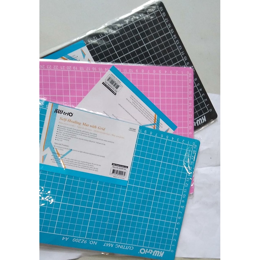 ORI! Cutting Mat Size A4 PINK/ BIRU/ HITAM 9Z200, Double Sided Self Healing ukuran A4. MADE IN TaiwaN