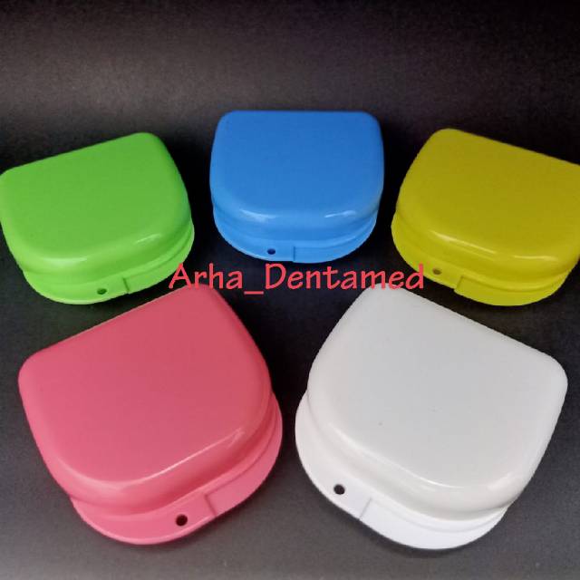 Denture box / kotak  retainer / tempat gigi palsu dental(kecil)