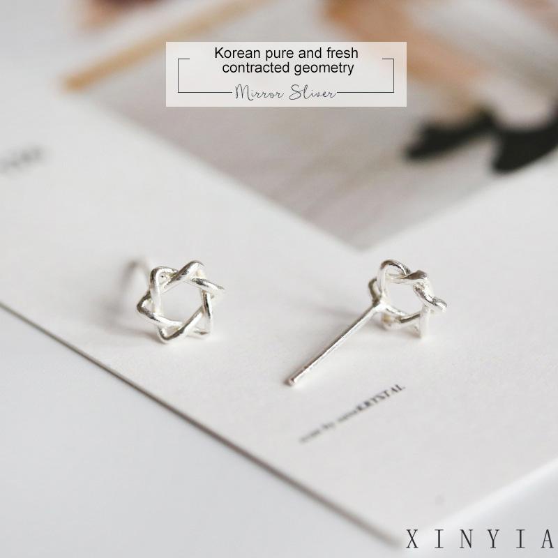 Anting Stud Mini Bentuk Bintang Hexagram Hollow Untuk Wanita